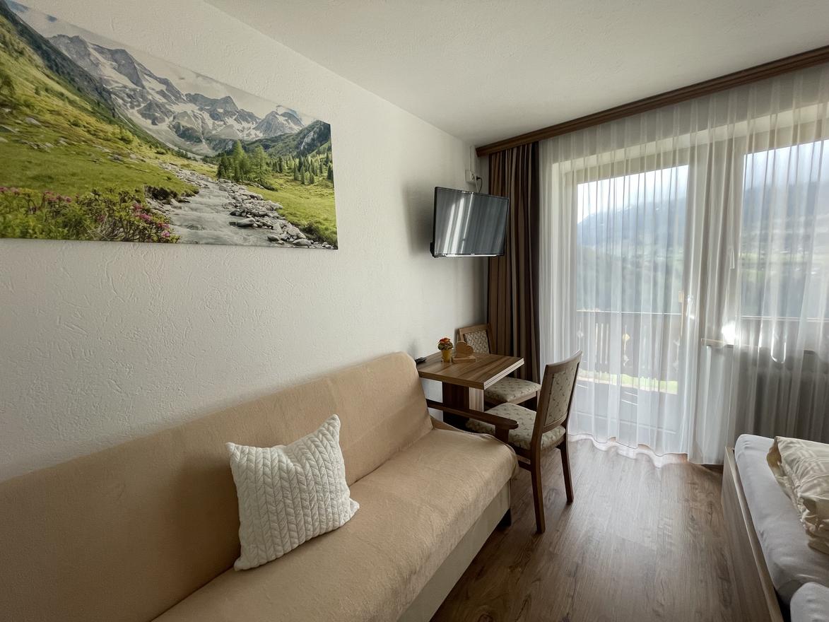DreibettDoppelzimmer_Nr_5_3.jpg
