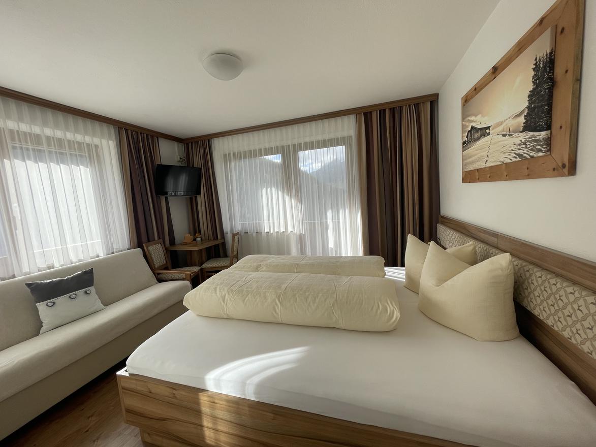 DreibettDoppelzimmer_Nr_8.jpg