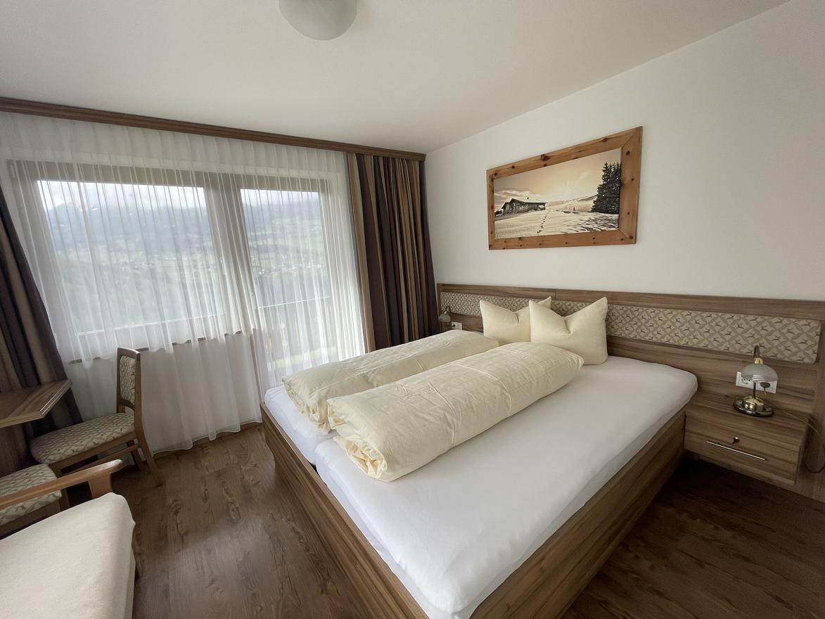 DreibettDoppelzimmer_Nr_8_2jpg.jpg