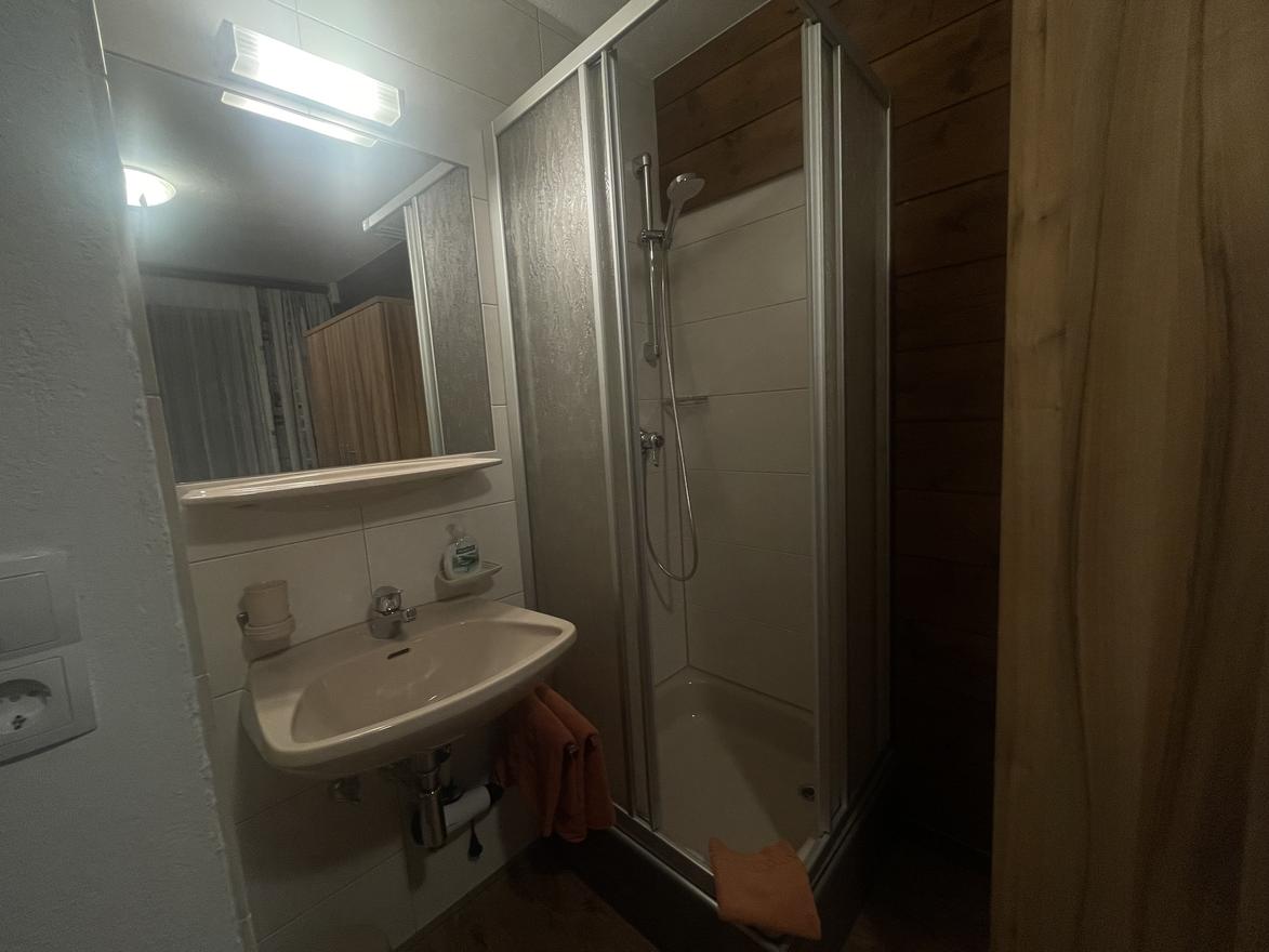 3Dusche_im_EZ.jpg