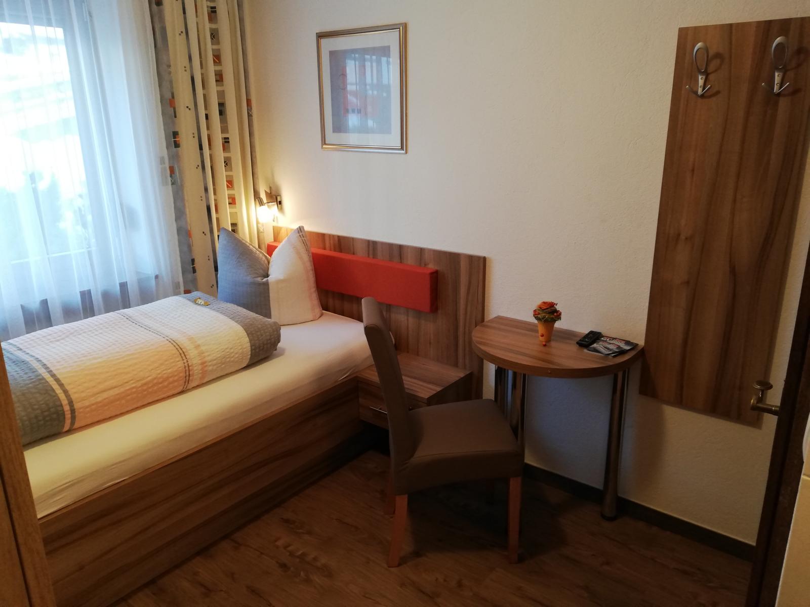 gaesteheim-lederle-jerzens-zimmer-1
